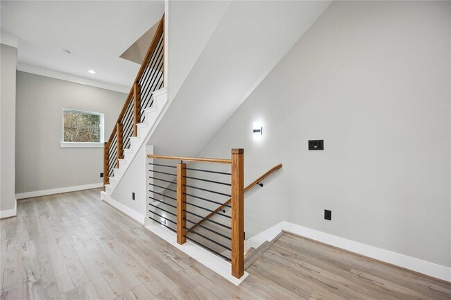 Building Photo - 602 W 28th St