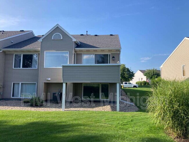 Building Photo - 1054 Fairfield Dr