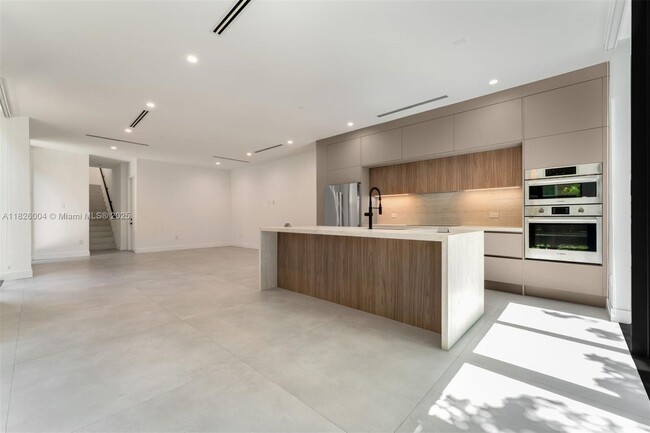 Building Photo - 3268 Gifford Ln