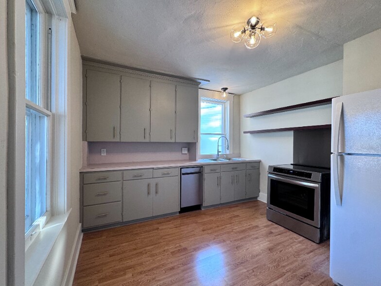 Building Photo - 7 E Curtiss St