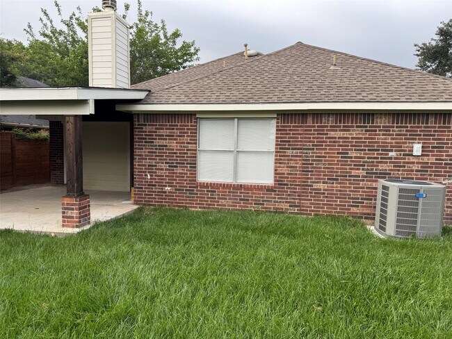 Building Photo - 21111 Woodland Green Dr