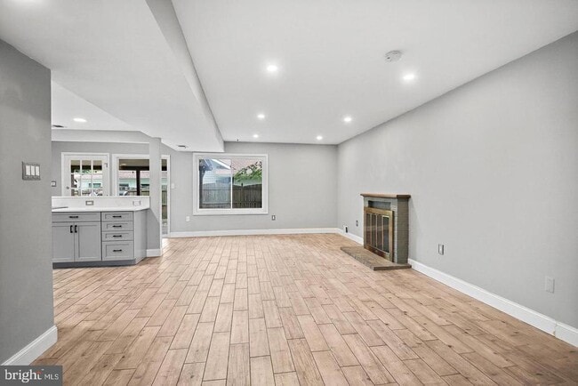 Building Photo - 511 Avondale Dr