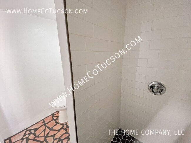 Building Photo - 940 E Florita St