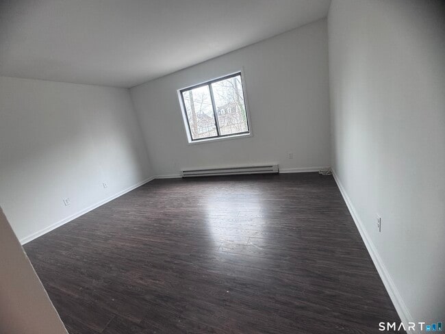 Building Photo - 155 W Cedar St