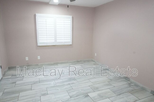 Building Photo - 10444 N 69th St