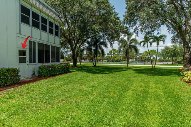 Building Photo - 3000 Lake Osborne Dr