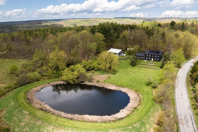 Primary Photo - 483 Travis Hill Rd