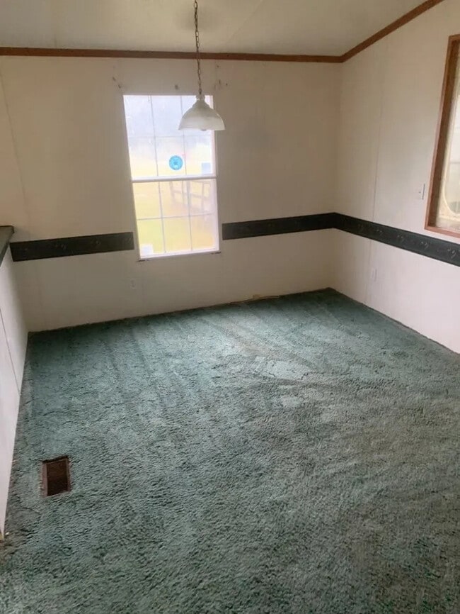 Building Photo - 3 Bedroom 2 Bedroom House