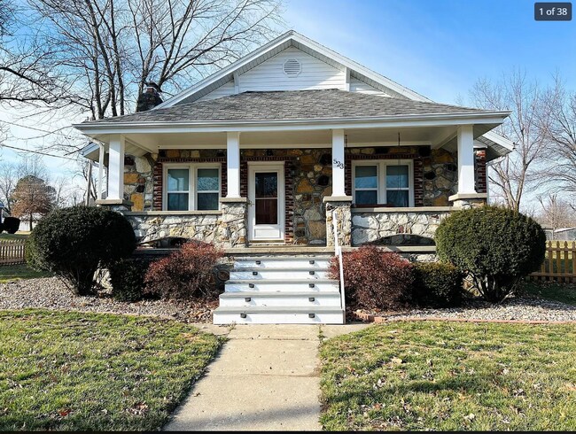 Primary Photo - 523 S Washington St