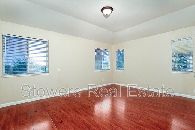 Building Photo - 2041 Crater Peak Way