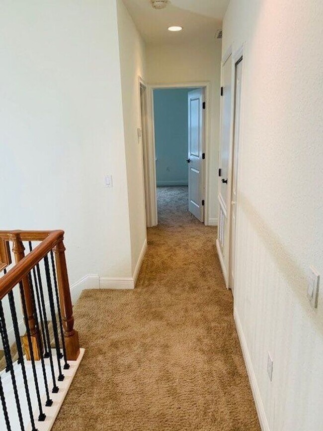 Building Photo - Gated Community of La Fortuna in Kissimmee