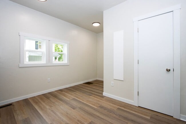 Building Photo - One Bedroom Duplex