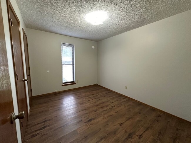 Building Photo - Introducing a charming 3-bedroom, 2-bathroom home located in Russellville, AR