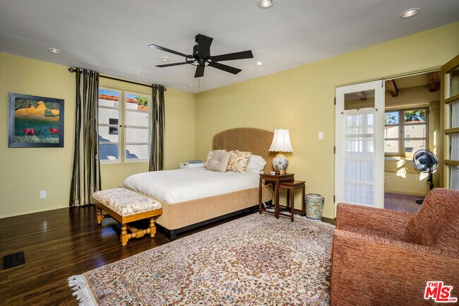 Building Photo - 500 N Las Palmas Ave