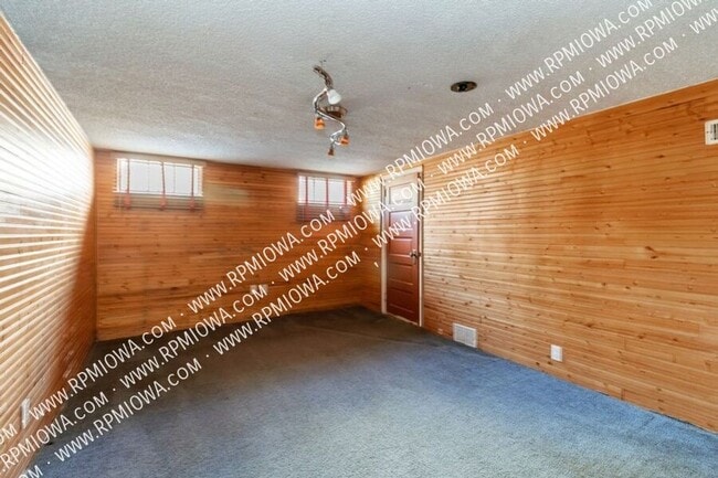 Building Photo - 1626 Northwest Dr