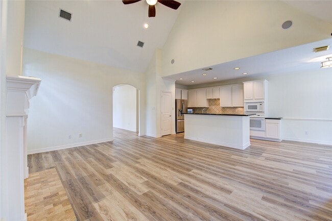 Building Photo - 2915 Monet Dr