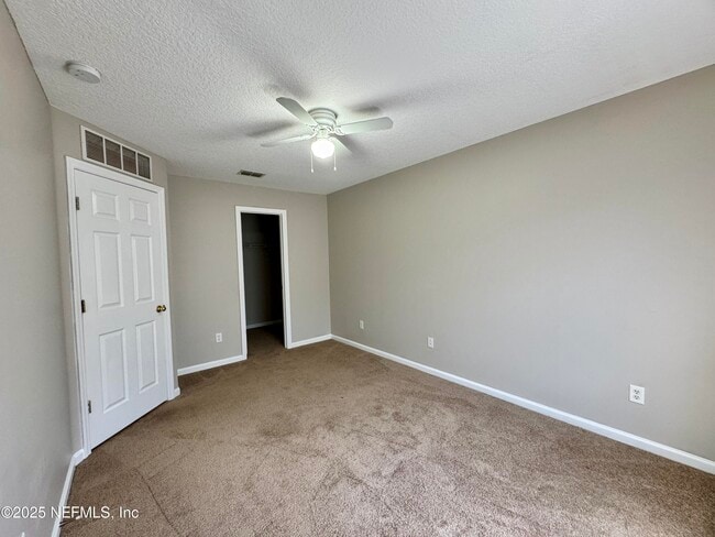 Building Photo - 450 Sherwood Oaks Dr