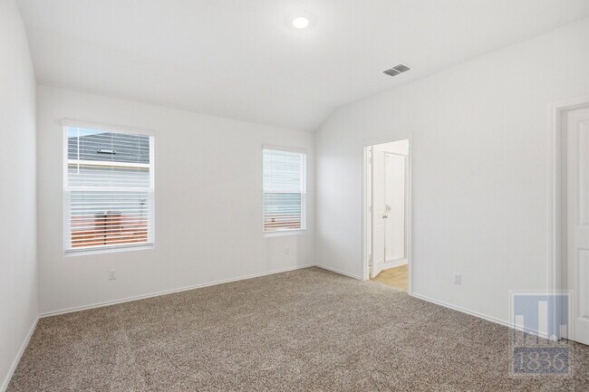 Building Photo - 306 Constanza Trl