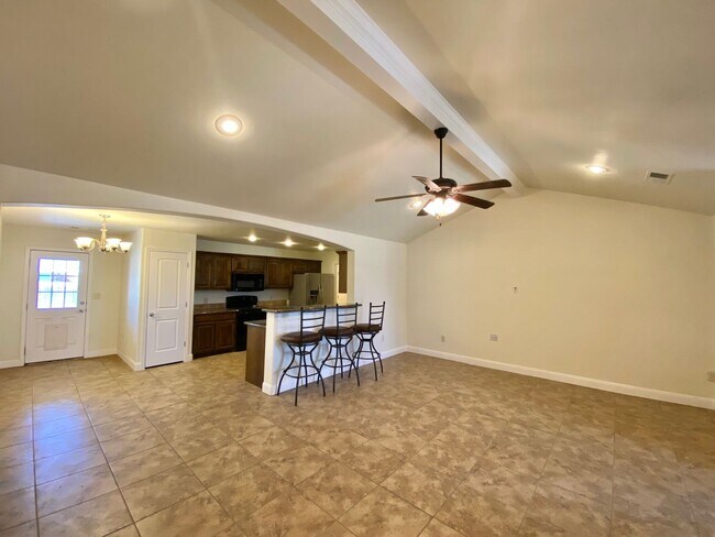 Building Photo - Sharp 3/3/2 in North Lubbock!