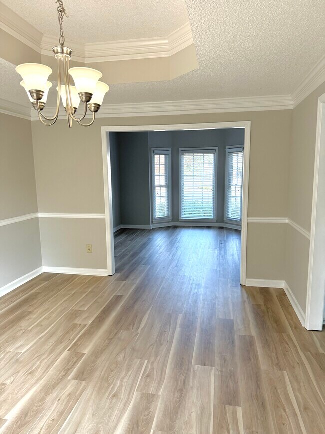 Building Photo - 1601 Willow Way