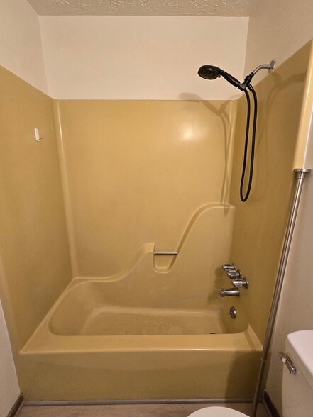 Building Photo - 6308 Lakeshore Dr