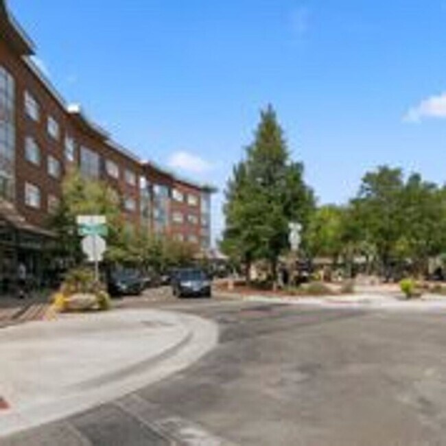 Building Photo - Central Park HOUSE for rent! 2 BLOCKS TO STANLEY MARKETPLACE