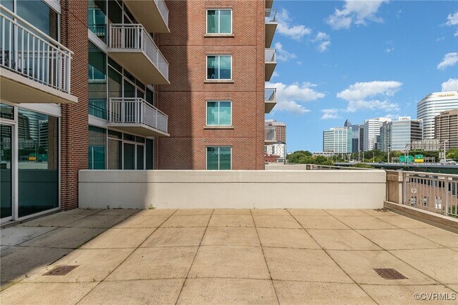 Building Photo - 301 Virginia St