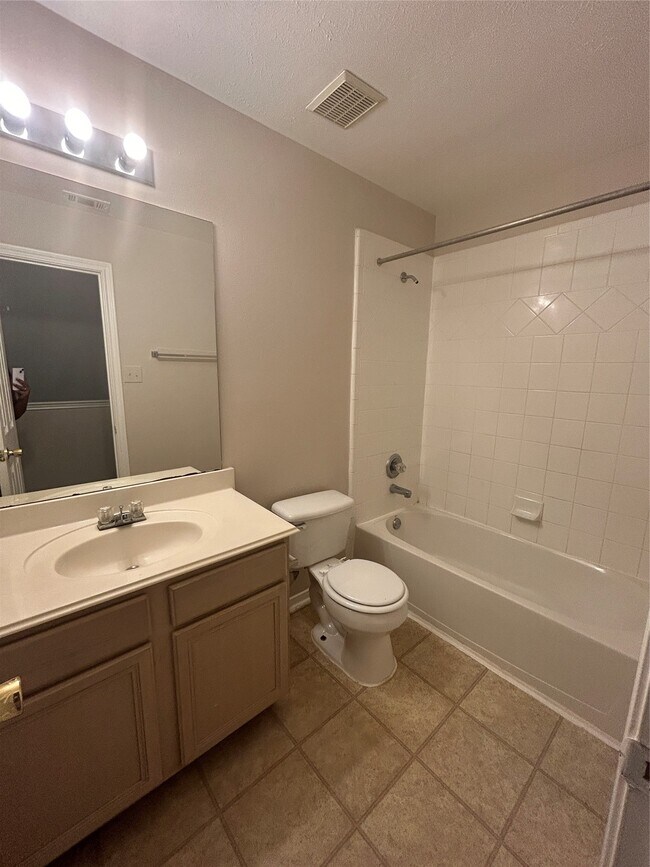 Building Photo - 2822 Green Lodge Cir
