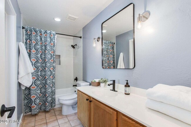 Building Photo - 2647 N Miller Rd