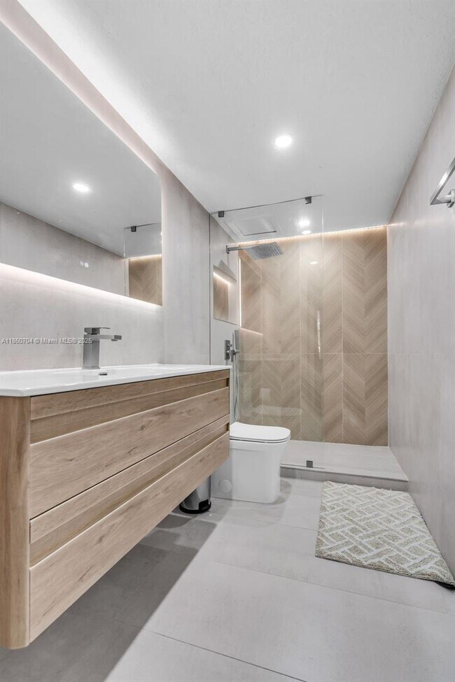 Building Photo - 5401 Collins Ave