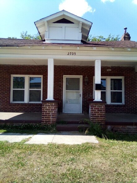 Building Photo - 2705 E Market St