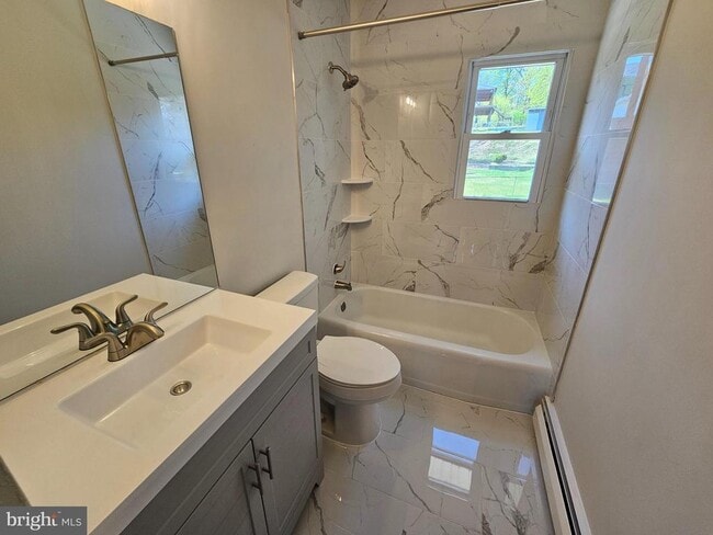 Building Photo - 14236 Caroline St