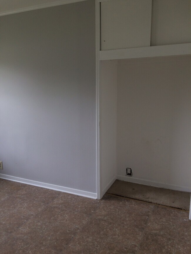 Building Photo - Move in Special!