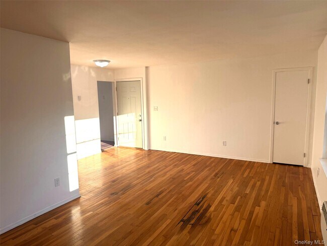 Building Photo - 5 Wildwood Dr