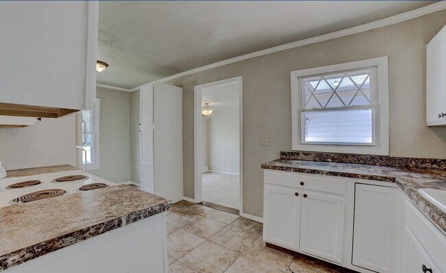 Building Photo - North Tulsa Home