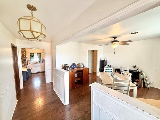 Building Photo - 1305 E Andy St