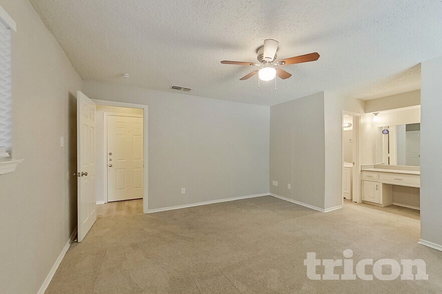 Building Photo - 545 Sharp Dr