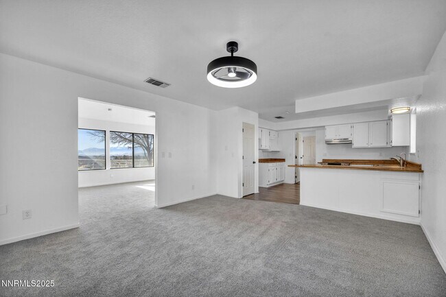 Building Photo - 430 Calle De La Plata