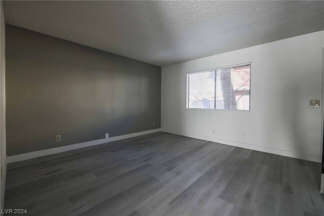 Building Photo - 200 Bel Port Dr