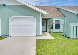 Building Photo - 1722 SE Balmoral Ct