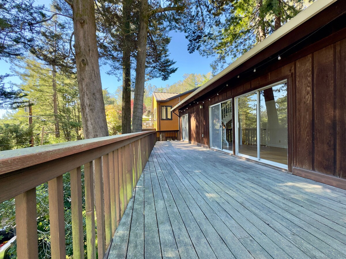 Building Photo - 6583 Valley View Rd