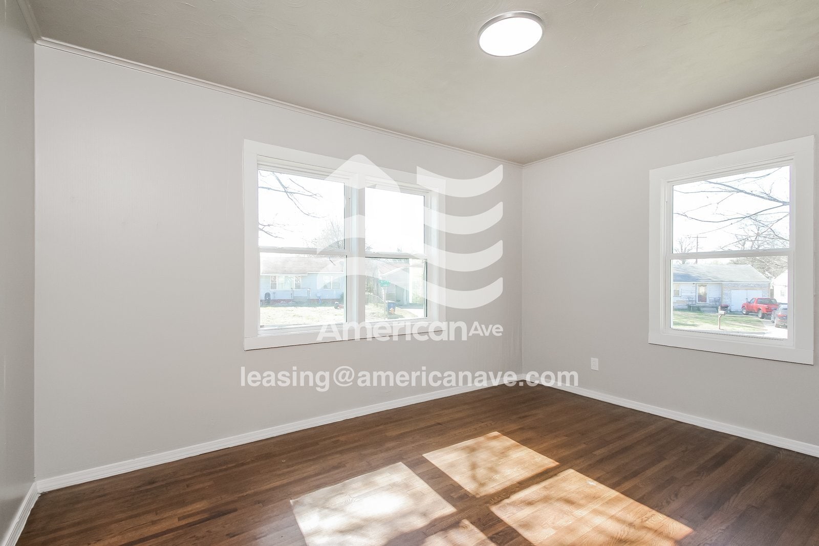 Building Photo - 725 E 42nd St N