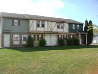 Building Photo - 2752-2758 Scarlet Oak