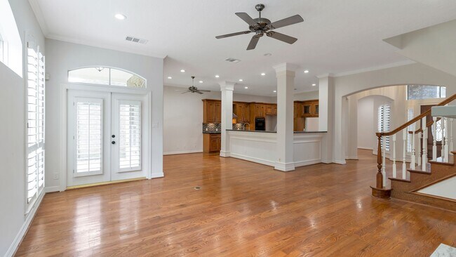 Building Photo - 14918 Plantation Oak Dr