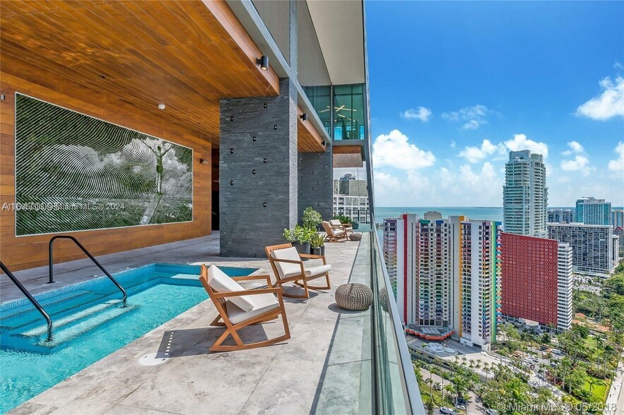 Building Photo - 1451 Brickell Ave