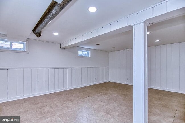 Building Photo - 3034 Fenwick Rd