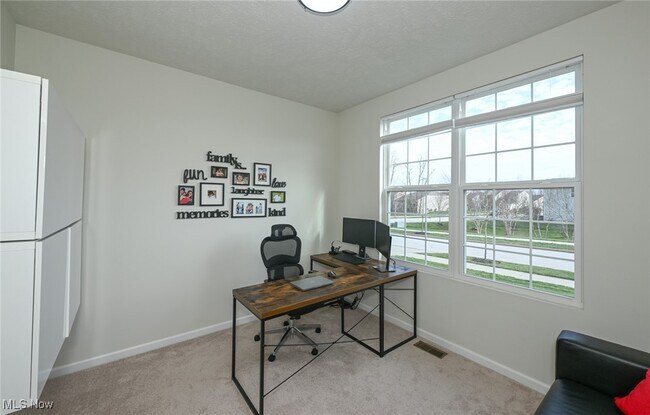 Building Photo - 4816 Lake View Dr