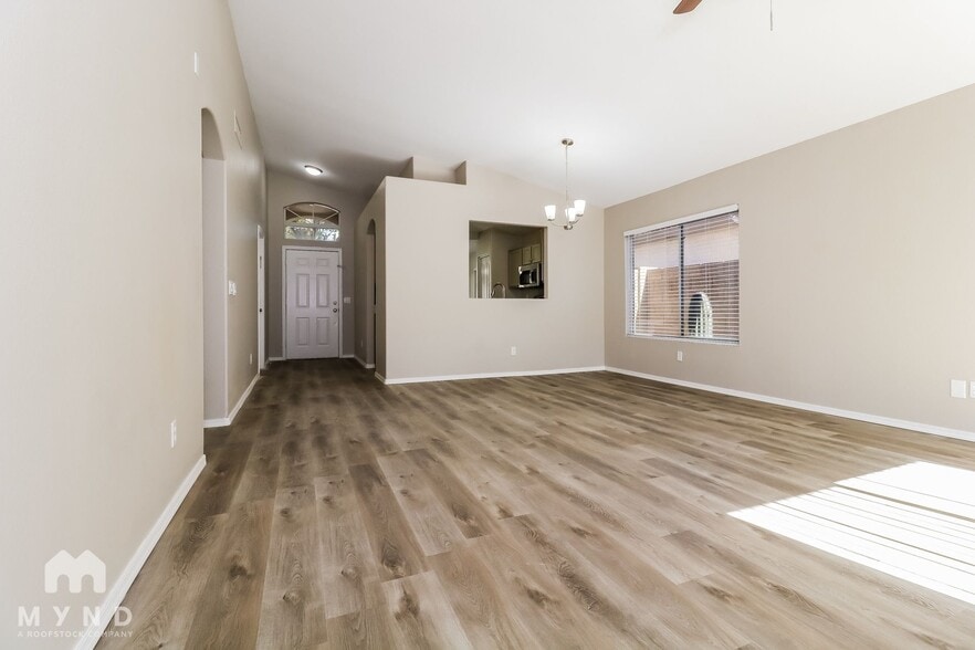 Building Photo - 2303 E Aire Libre Ave