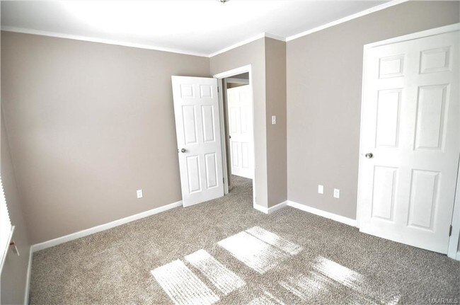 Building Photo - 334 Dee Dr