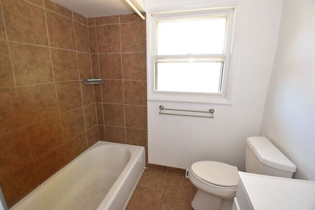 Building Photo - 2 bedroom home in Mishawaka